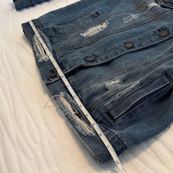 Refuge Women's Distressed Blue Jean Jacket Size Medium - Picture 13 of 16